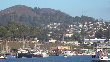 Establishing-shot-of-the-quaint-fishing-village-of-Morro-Bay-California-1