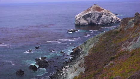 Rocky-coastal-scenery-along-California-Highway-One