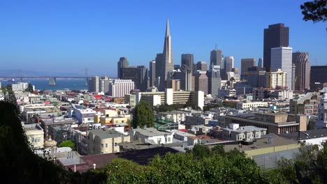 Establishing-shot-of-San-Francisco-California-1