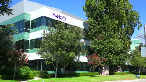 Eröffnungsaufnahme-Des-Yahoo-Hauptquartiers-In-Sunnyvale,-Kalifornien