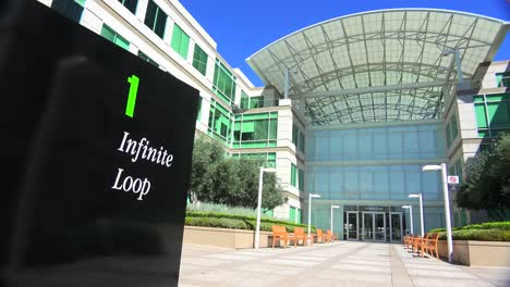 Establishing-shot-of-Apple-Headquarters-in-Cupertino-California-4