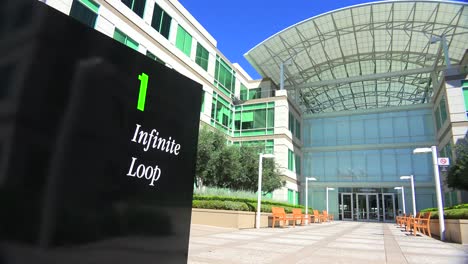 Eröffnungsaufnahme-Des-Apple-Hauptquartiers-In-Cupertino,-Kalifornien