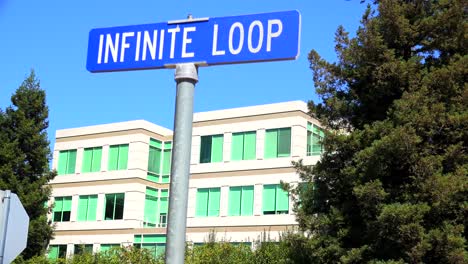 Apple-computer-Headquarters-in-Cupertino-California-on-Infinite-Loop