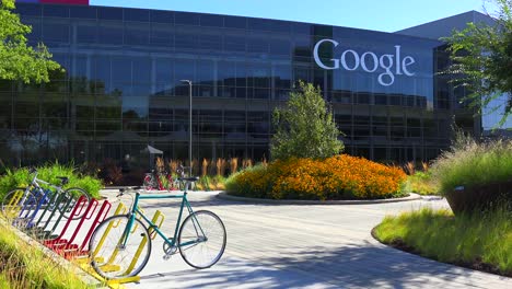 Establishing-shot-of-Google-Headquarters-in-silicon-valley-California