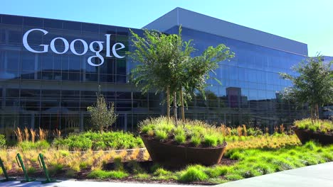 Eröffnungsaufnahme-Des-Google-Hauptquartiers-In-Silicon-Valley,-Kalifornien-1