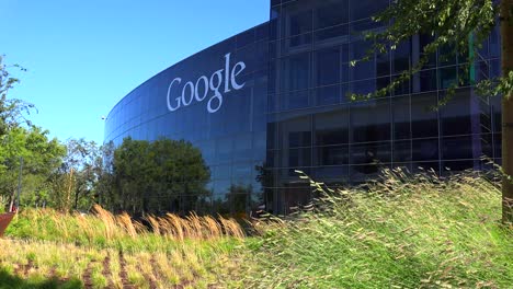 Gründungsaufnahme-Des-Google-Hauptquartiers-In-Silicon-Valley,-Kalifornien-4