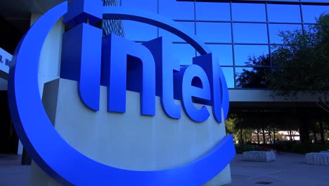 Eröffnungsaufnahme-Des-Intel-Hauptquartiers-In-Silicon-Valley,-Kalifornien-3