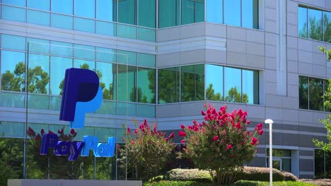 Establishing-shot-of-PayPal-Headquarters-in-silicon-valley-california