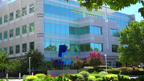 Establishing-shot-of-PayPal-Headquarters-in-silicon-valley-california-1