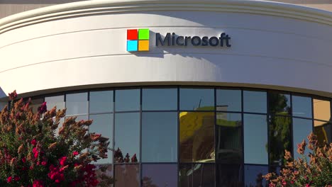 Eröffnungsaufnahme-Der-Microsoft-Zentrale-In-Silicon-Valley,-Kalifornien-2