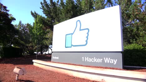 Establishing-shot-of-Facebook-Headquarters-in-silicon-valley-california