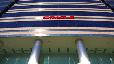 Establishing-shot-of-Oracle-Headquarters-in-Silicon-Valley-California-2