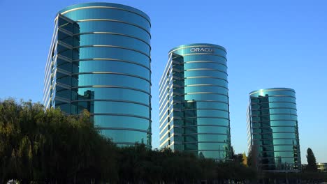 Establishing-shot-of-Oracle-Headquarters-in-Silicon-Valley-California-in-golden-light-1
