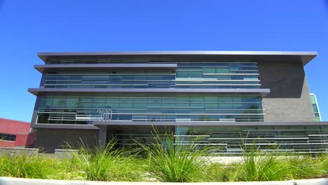 Establishing-shot-of-the-exterior-of-a-generic-modern-office-building-4