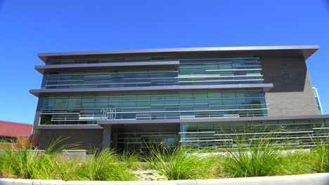 Etablierung-Der-Außenansicht-Eines-Generischen-Modernen-Bürogebäudes