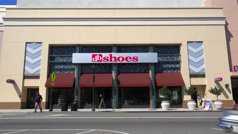 Exterior-establishing-shot-of-a-shoe-store