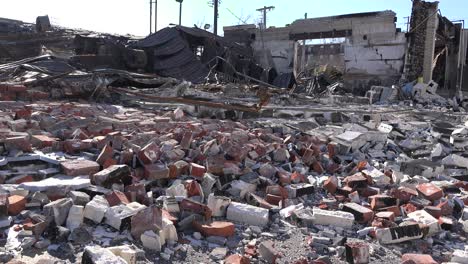 Acres-De-Escombros-Son-Todo-Lo-Que-Queda-De-Los-Edificios-Después-De-Los-Disturbios-En-Ferguson-Missouri-1