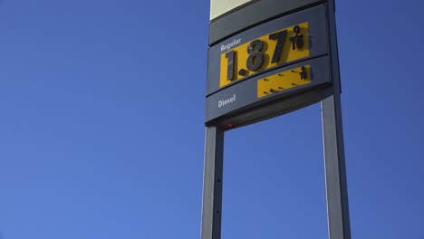 Gasoline-prices-fall-to-under-$2-a-gallon-in-2015-2