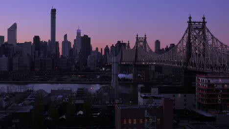 Fotografía-Nocturna-Del-Horizonte-De-La-Ciudad-De-Nueva-York-Y-El-Puente-De-Queensboro-1