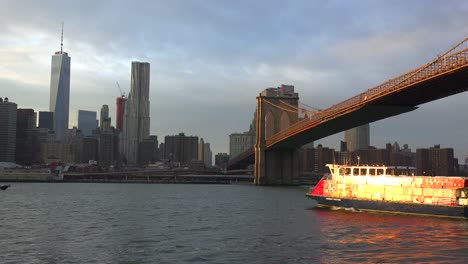 The-lower-Manhattan-region-with-a-water-taxi-passing-1