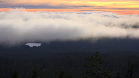 Time-lapse-of-clouds-and-fog-moving-across-the-Oregon-Cascade-Range-2