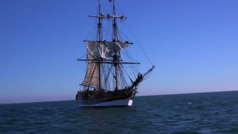 A-tall-masted-clipper-ship-sails-on-the-high-seas-1