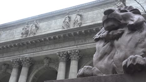 Establishing-shot-of-the-New-York-public-library
