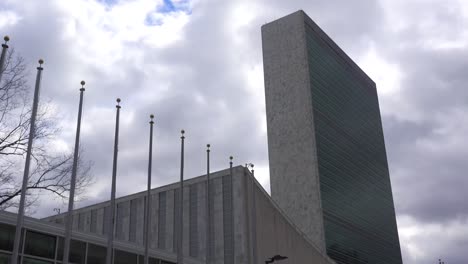 Establishing-time-lapse-shot-of-the-United-Nations-in-New-York-City