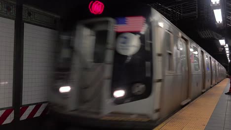 A-New-York-city-subway-arrives-at-a-station