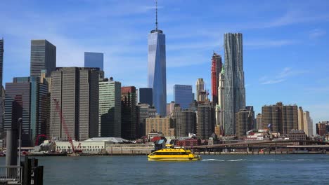 New-York-water-taxi-crossing-the-East-River-from-Manhattan-Financial-District-to-Brooklyn