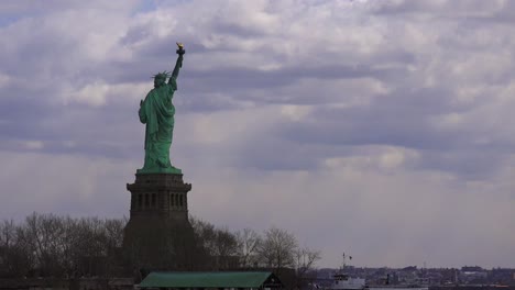 Time-lapse-of-clouds-moving-behind-the-Statue-Of-Liberty