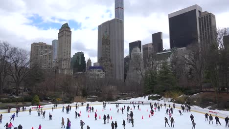 Ice-skaters-in-Central-Park-New-York-City