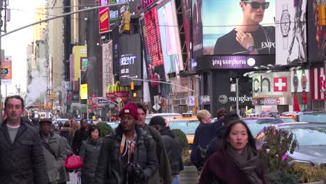 Crowded-streets-in-Times-Square-New-York-City