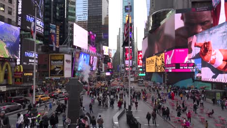 Crowded-streets-in-Times-Square-New-York-City-1