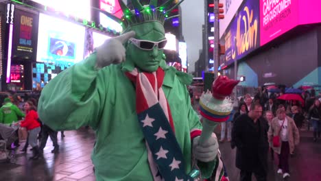 A-Statue-of-Liberty-character-greets-visitors-in-Times-Square-New-York