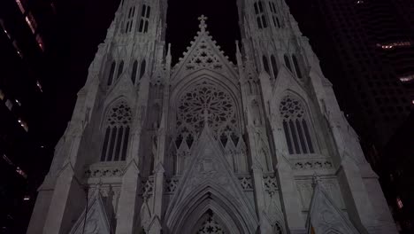 Tilt-up-to-New-York\'s-magnificent-gothic-St-Patrick\'s-cathedral-at-night