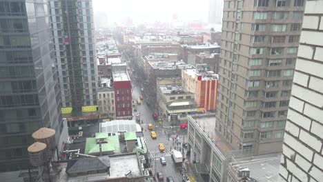 Alto-ángulo-Sobre-Manhattan,-Nueva-York-Con-Fuertes-Lluvias-Cayendo