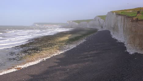 The-White-Cliffs-of-Dover-near-Beachy-Head-in-Southern-England-2