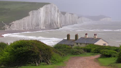 Beautiful-houses-along-the-shore-of-the-White-Cliffs-of-Dover-at-Beachy-Head-England
