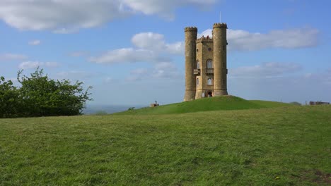 Der-Broadway-Tower-In-England-Ist-Eine-Kleine-Und-Dünne-Burg