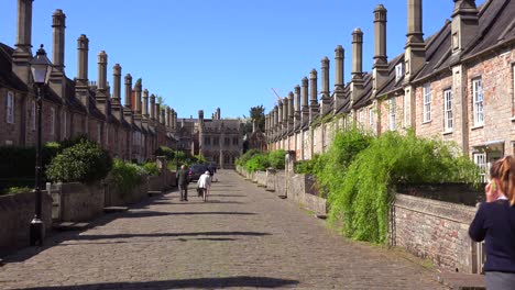 Beautiful-old-English-row-houses-line-the-streets-of-Wells-England-3