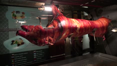 Ein-Schwein-Braten-In-Einem-Restaurant-Display-In-Der-Tschechischen-Republik