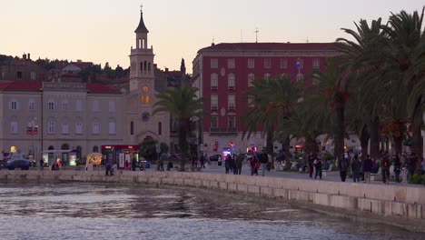 Una-Bonita-Vista-Del-Atardecer-De-La-Ciudad-De-Split-Croacia