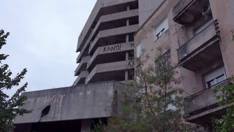 Ruined-buildings-in-downtown-Mostar-Bosnia-Herzegovina-