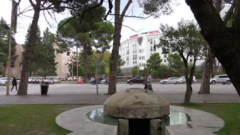 Betonbunker-Befinden-Sich-In-Der-Innenstadt-Von-Tirana-Albanien-2