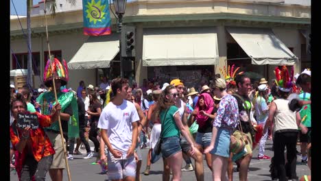 Menschen-Tanzen-In-Einem-Straßenfest-Zur-Sonnenwende-Santa-Barbara-Kalifornien