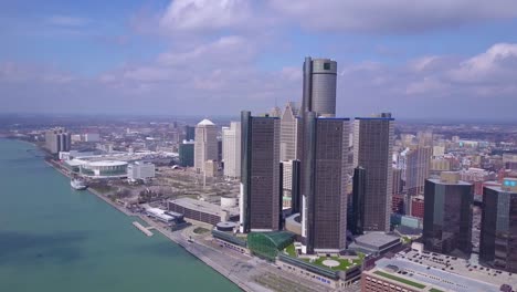Aerial-shot-of-downtown-Detroit-with-GM-tower-and-Detroit-River-1