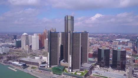Aerial-shot-of-downtown-Detroit-with-GM-tower-and-Detroit-River-2