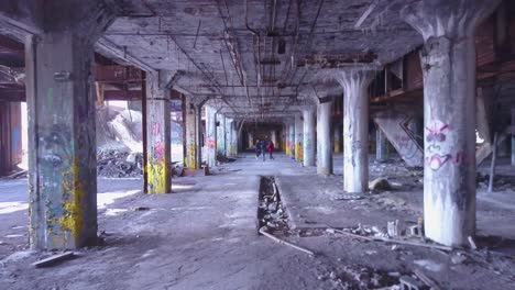 An-vista-aérea-over-rap-artists-singing-and-dancing-inside-an-abandoned-factory-in-Detroit