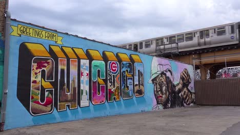 An-El-train-passes-a-large-mural-painted-Chicago-1